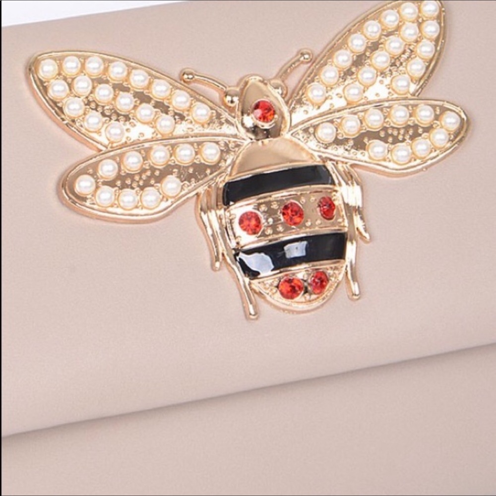 IVORY BEE DETAIL CLUTCH BAG - Picture 6 of 8